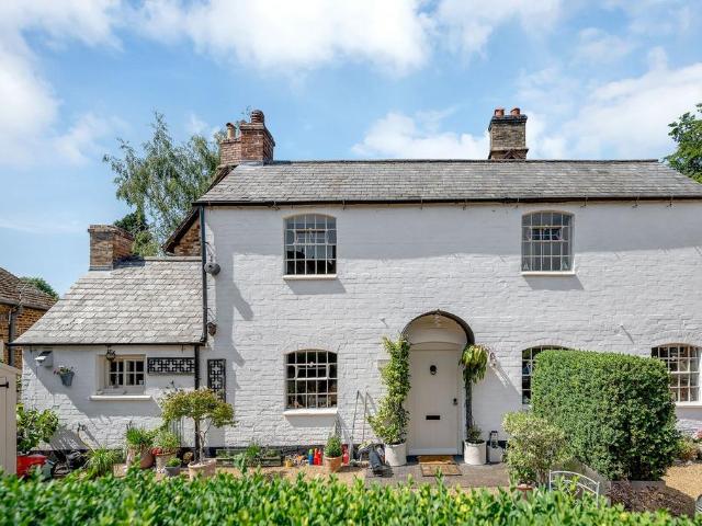 2 bedroom detached house for sale