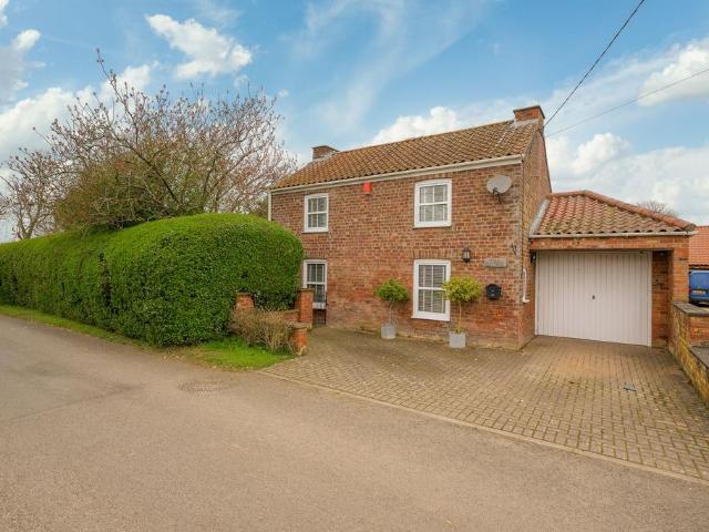 2 bedroom detached house for sale