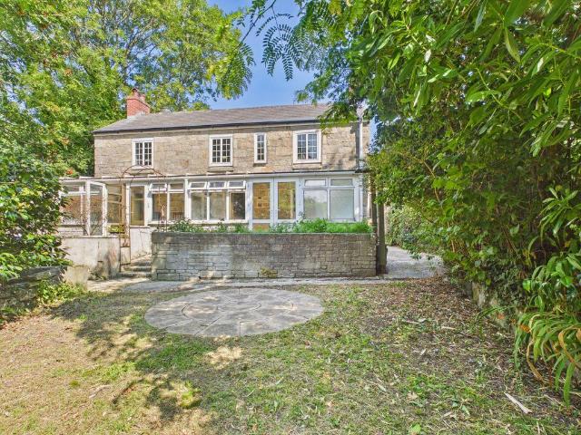 2 bedroom detached house for sale