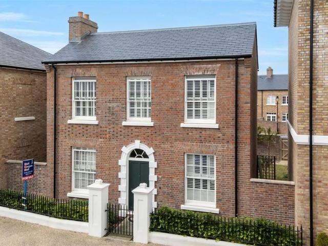 2 bedroom detached house for sale