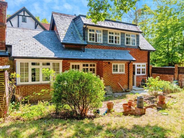 2 bedroom detached house for sale