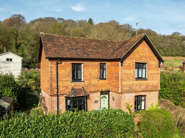 2 bedroom detached house for sale