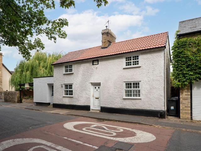 2 bedroom detached house for sale