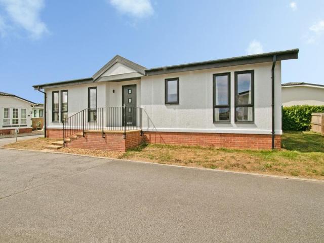 2 bedroom detached house for sale