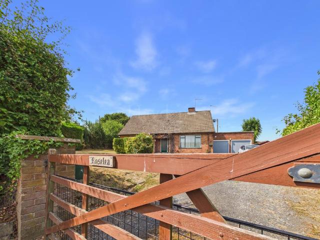 2 bedroom detached house for sale