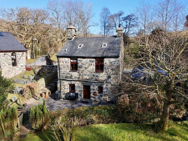 2 bedroom detached house for sale