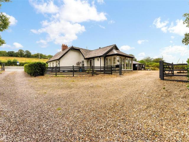 2 bedroom detached house for sale