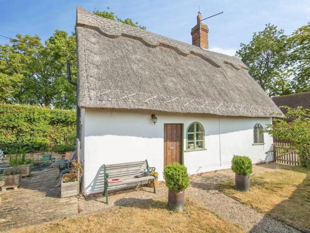 2 bedroom detached house for sale