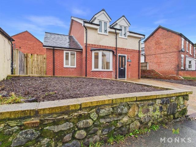 2 bedroom detached house for sale