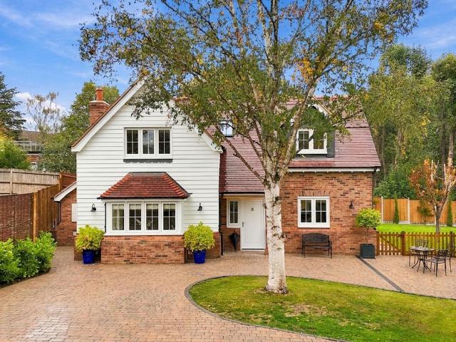 2 bedroom detached house for sale