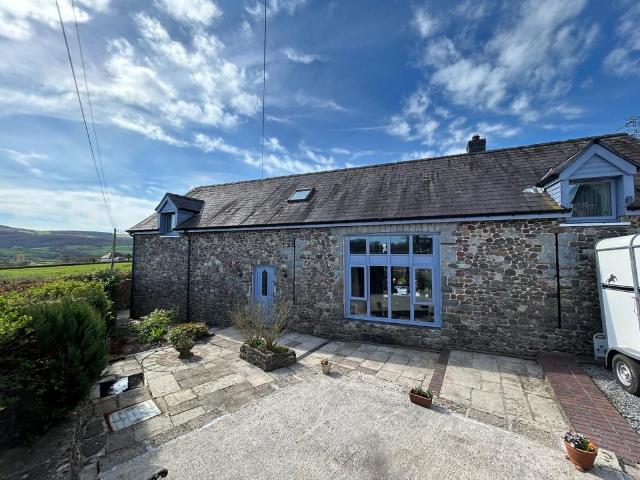 2 bedroom detached house for sale