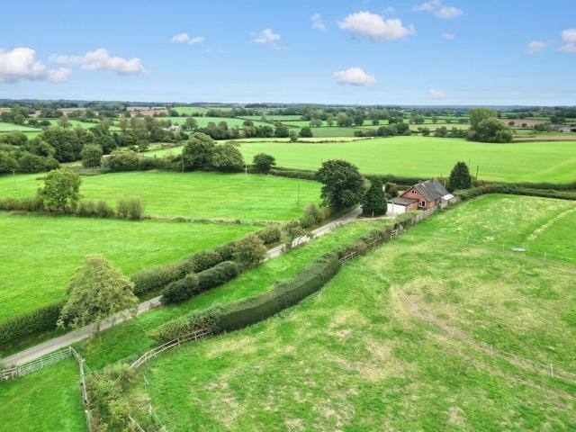 2 bedroom detached house for sale