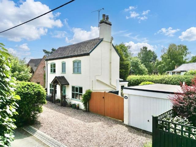 2 bedroom detached house for sale