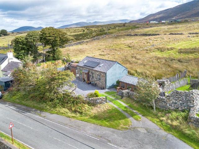 2 bedroom detached house for sale