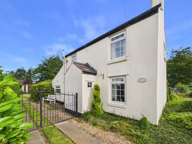 2 bedroom detached house for sale