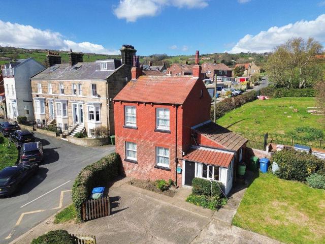 2 bedroom detached house for sale