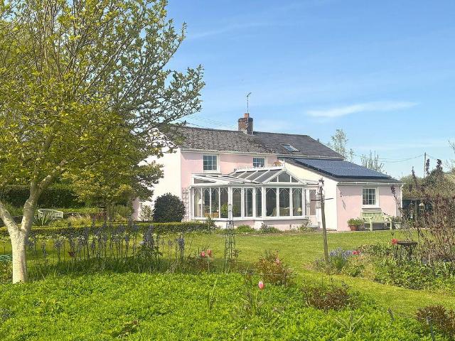 2 bedroom detached house for sale