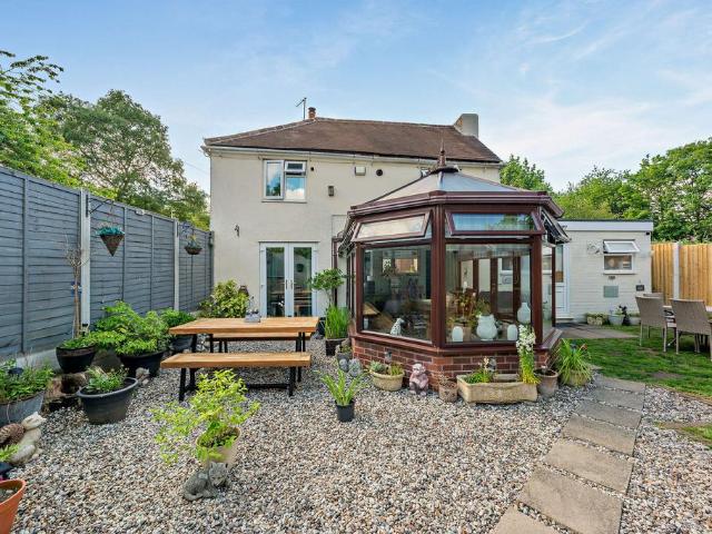 2 bedroom detached house for sale