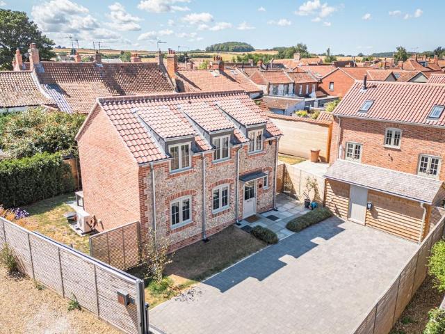 2 bedroom detached house for sale