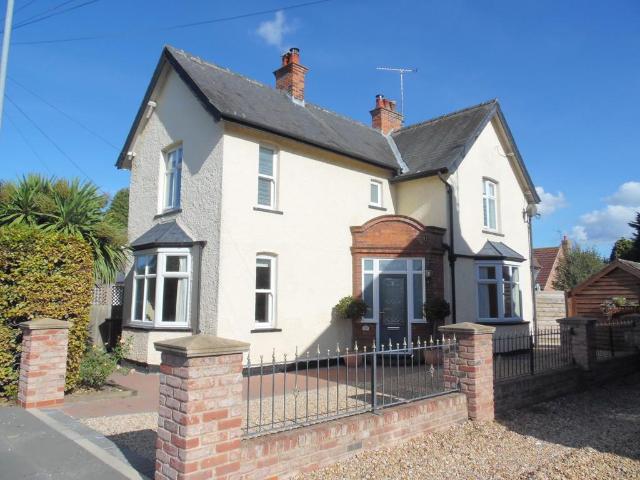 2 bedroom detached house for sale
