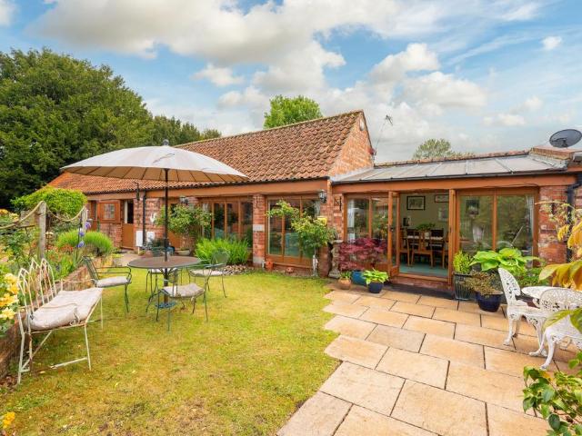 2 bedroom detached house for sale