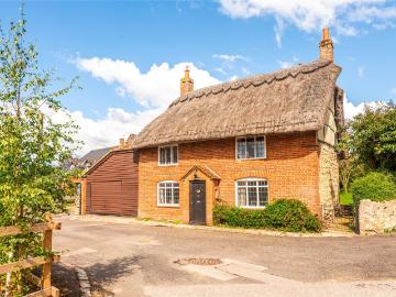 2 bedroom detached house for sale