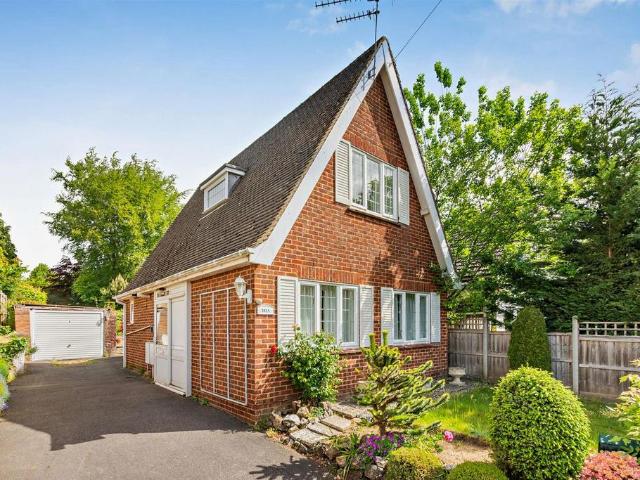 2 bedroom detached house for sale