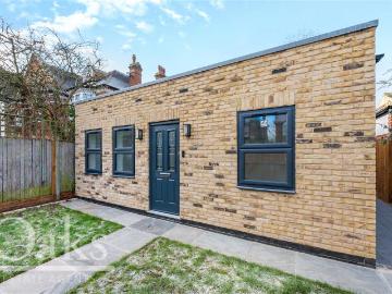 2 bedroom detached house for sale