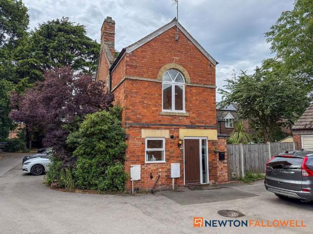 2 bedroom detached house for sale