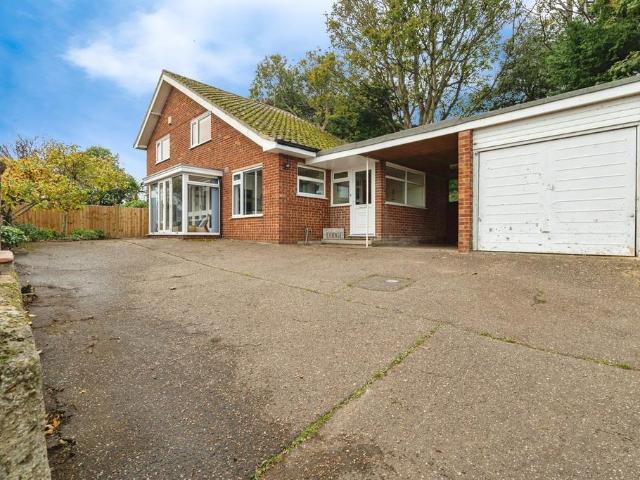 2 bedroom detached house for sale