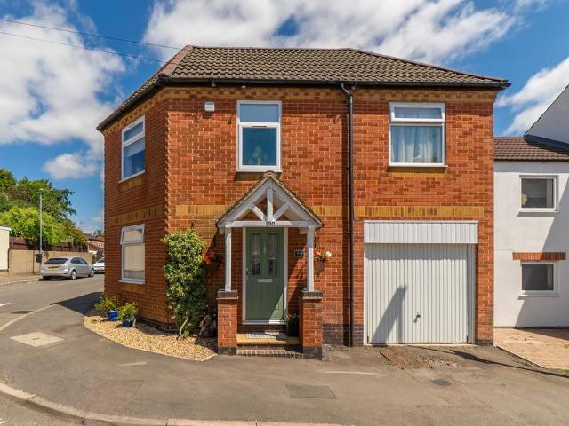 2 bedroom detached house for sale