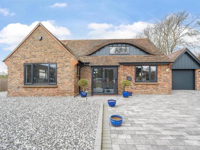 2 bedroom detached house for sale