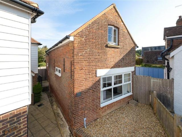 2 bedroom detached house for sale