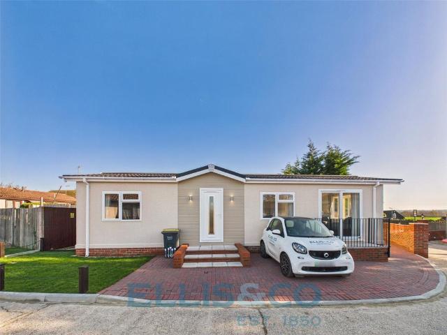 2 bedroom detached house for sale