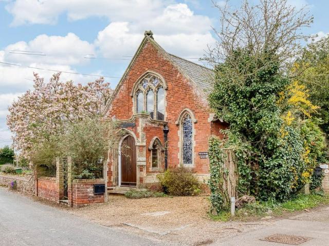 2 bedroom detached house for sale