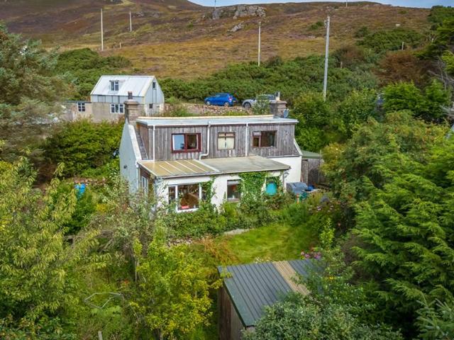 2 bedroom detached house for sale