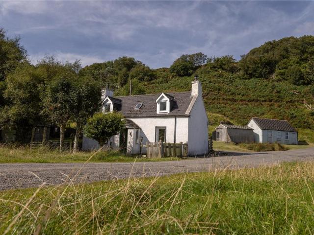 2 bedroom detached house for sale