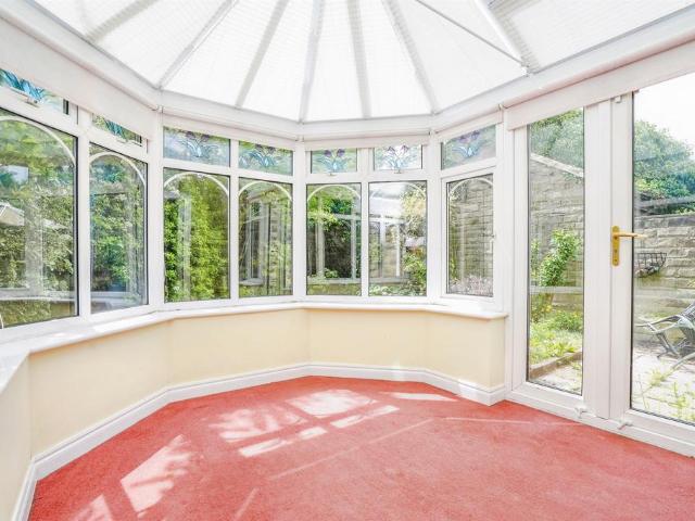 2 bedroom detached house for sale