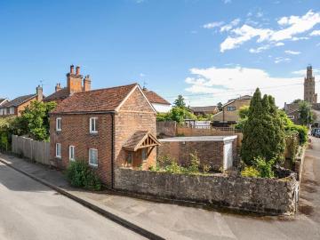 2 bedroom detached house for sale