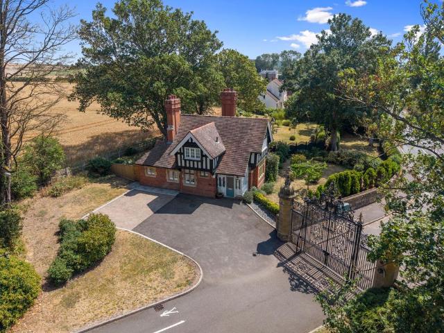 2 bedroom detached house for sale