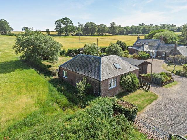 2 bedroom detached house for sale