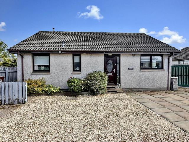 2 bedroom detached house for sale