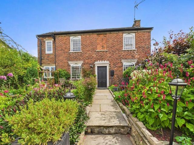2 bedroom detached house for sale