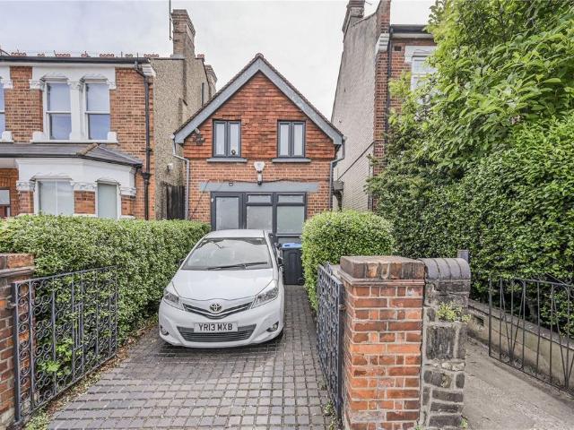 2 bedroom detached house for sale