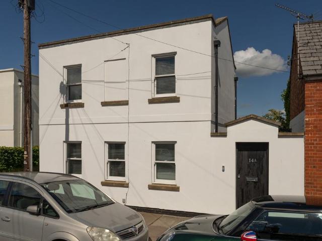 2 bedroom detached house for sale