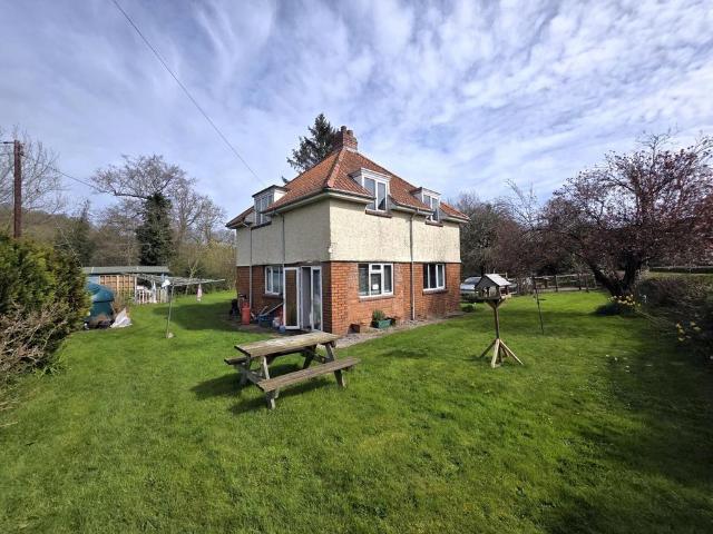 2 bedroom detached house for sale
