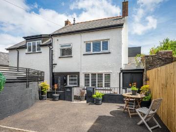 2 bedroom detached house for sale