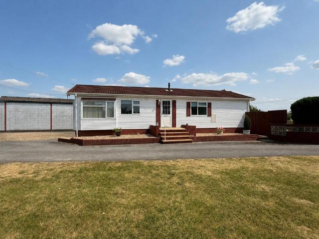 2 bedroom detached house for sale