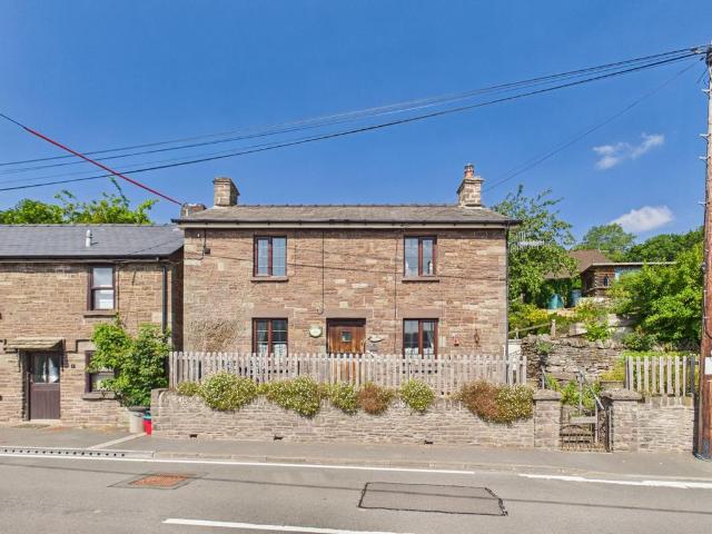 2 bedroom detached house for sale