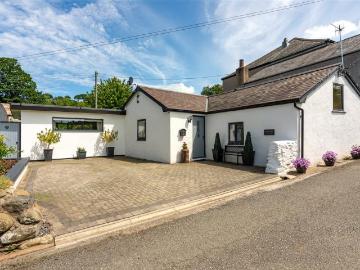 2 bedroom detached house for sale